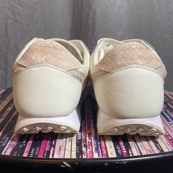 Wmns Nike Day Break Sail Snakeskin Sneakers - Picture 8 of 15